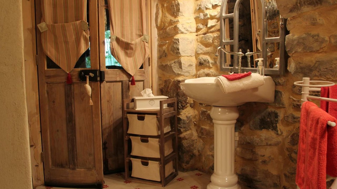 Photo of Bathroom in Saint-Martin-de-Valgalgues