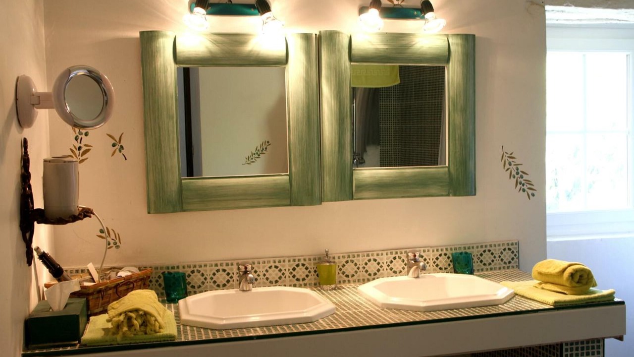 Photo of Bathroom in Saint-Martin-de-Valgalgues