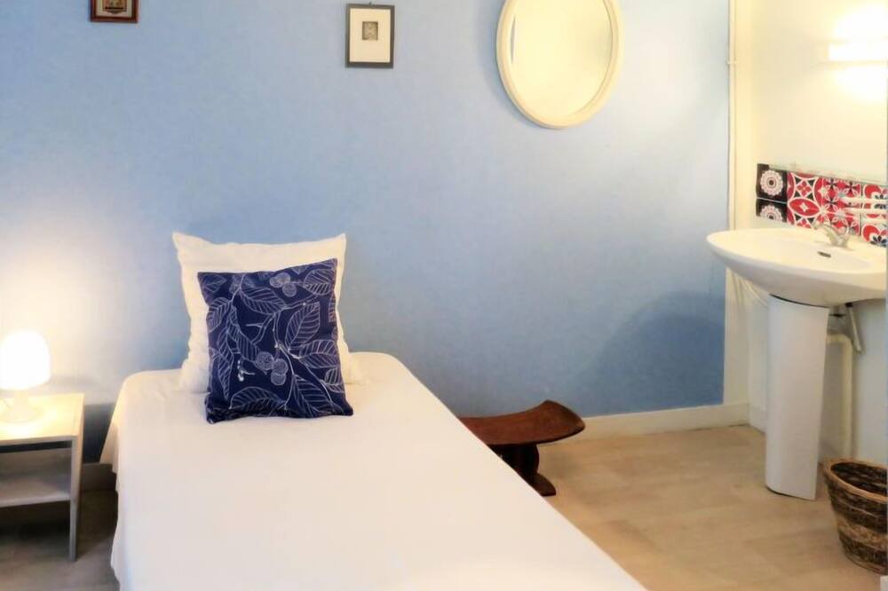 Photo of Bedroom in Saint-Laurent-de-Medoc