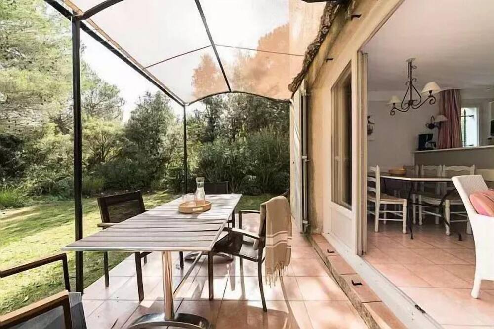 Photo of Outdoor in Pont Royal