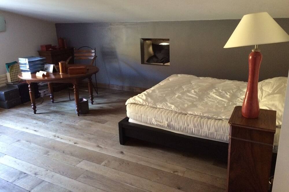 Photo of Bedroom in Cliousclat