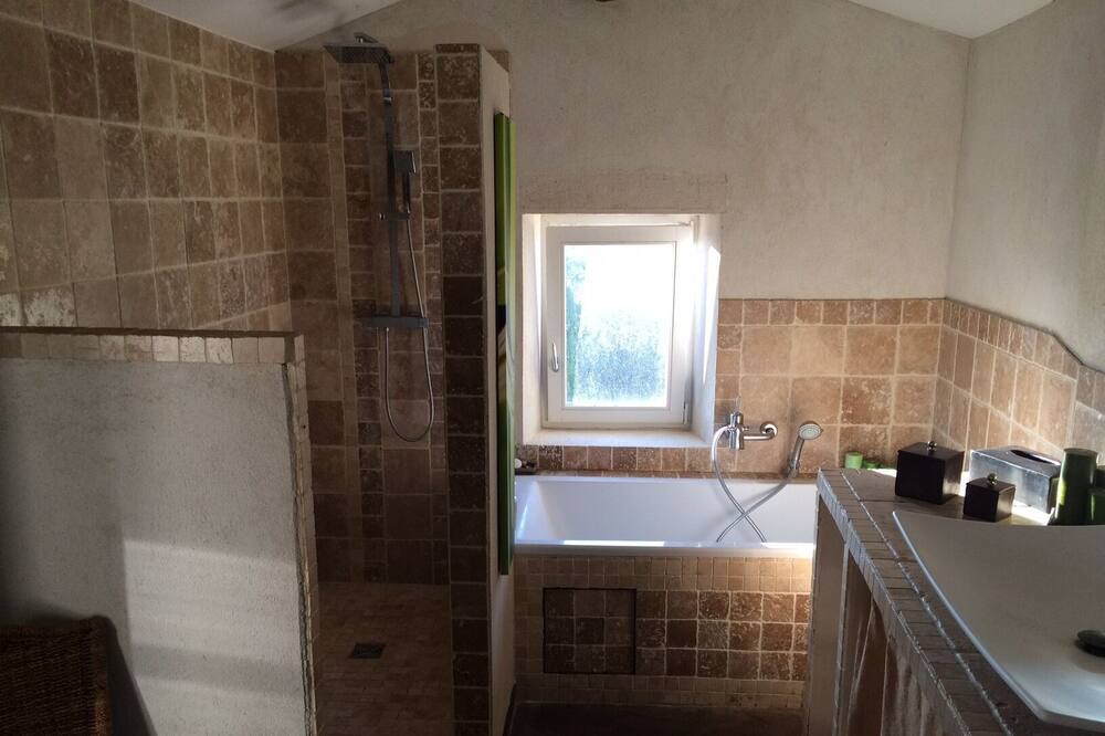 Photo of Bathroom in Cliousclat