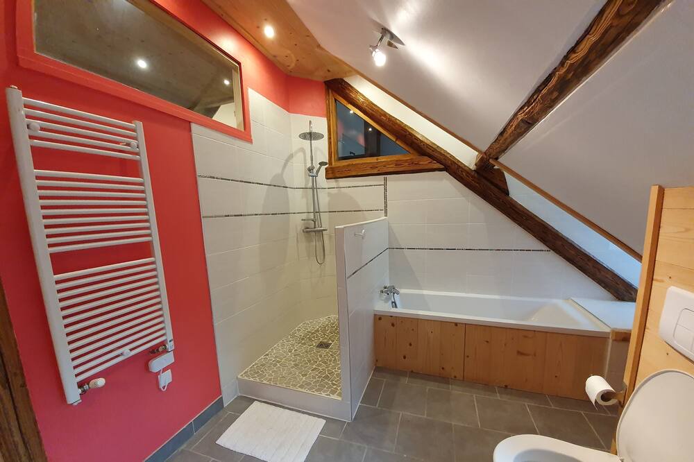 Photo of Bathroom in Chaparon