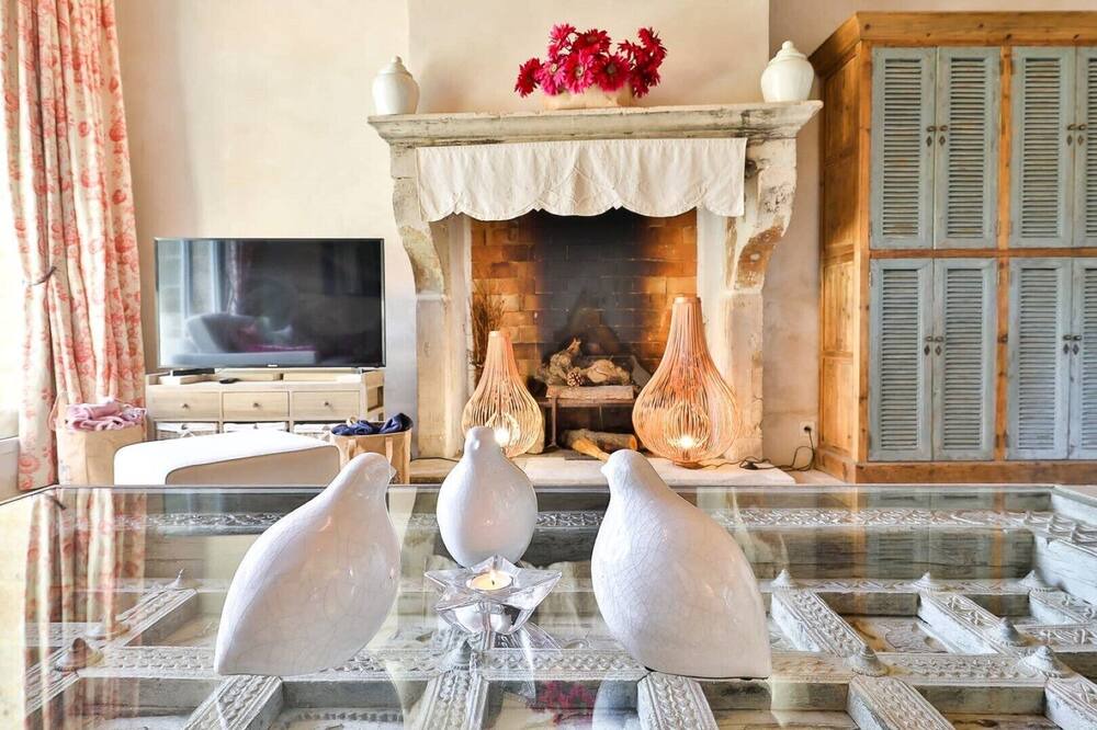 Photo of Livingroom in Sainte-Cecile-les-Vignes