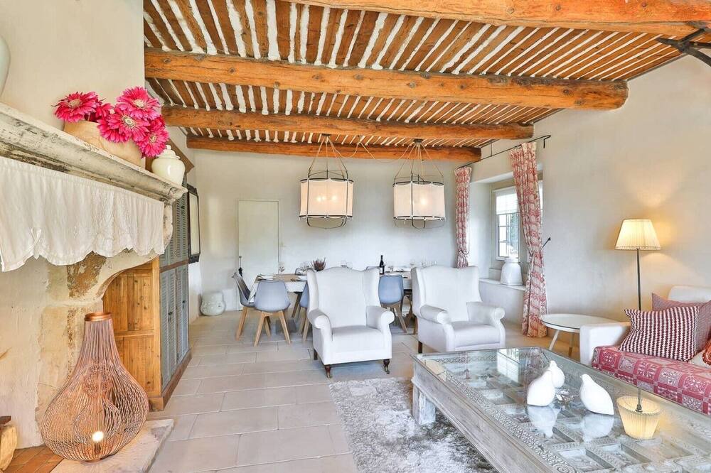 Photo of Livingroom in Sainte-Cecile-les-Vignes