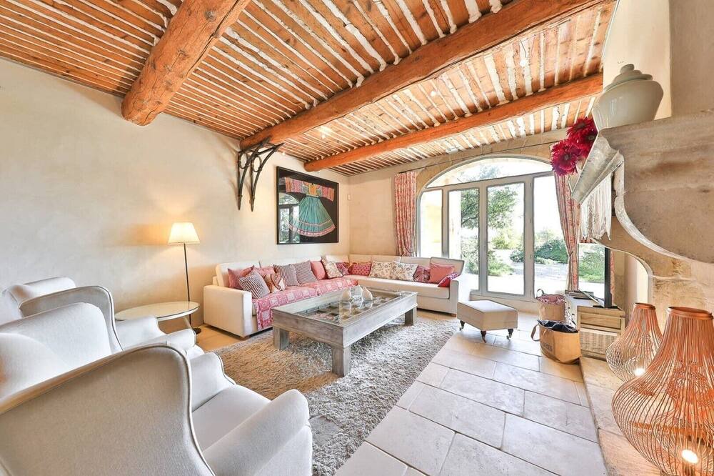 Photo of Livingroom in Sainte-Cecile-les-Vignes