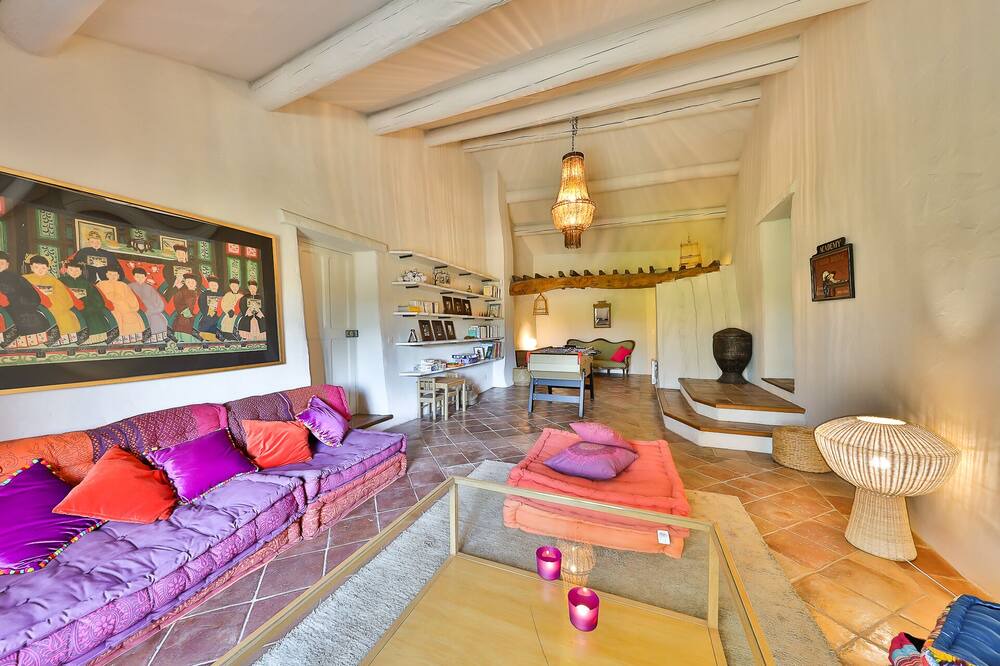 Photo of Livingroom in Sainte-Cecile-les-Vignes