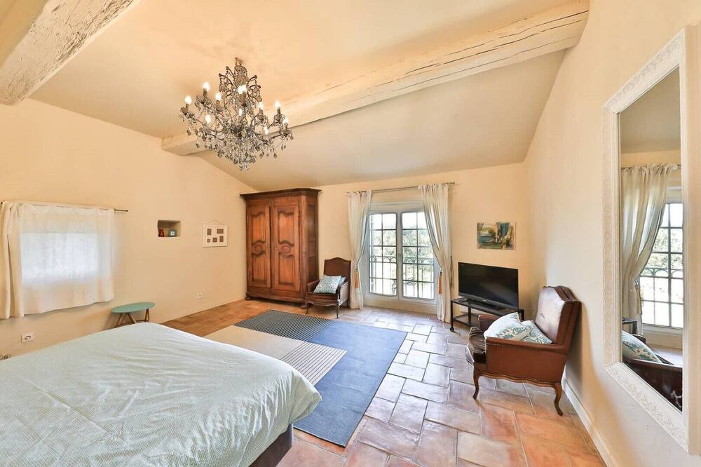 Photo of Bedroom in Sainte-Cecile-les-Vignes