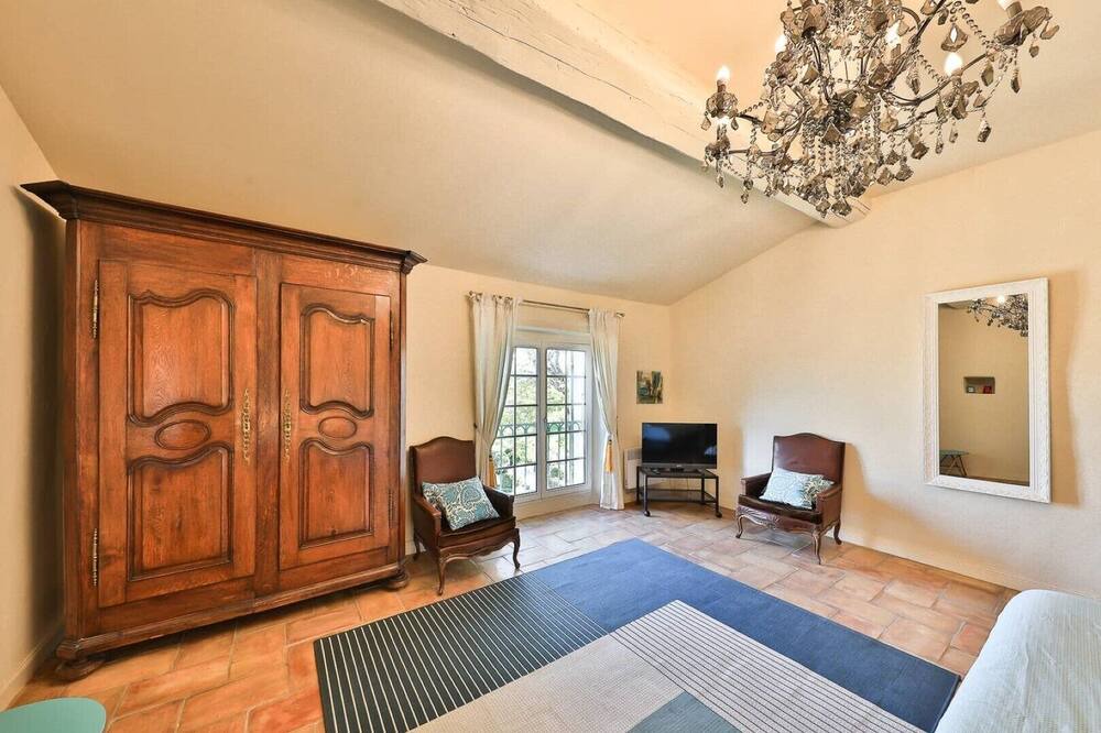 Photo of Bedroom in Sainte-Cecile-les-Vignes