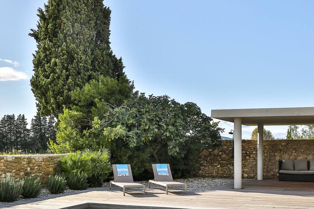 Photo of Outdoor in Sainte-Cecile-les-Vignes