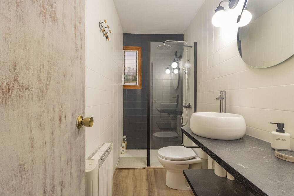 Photo of Bathroom in Talarn