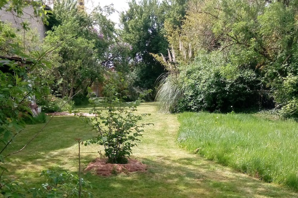 Photo of Outdoor in Montirat