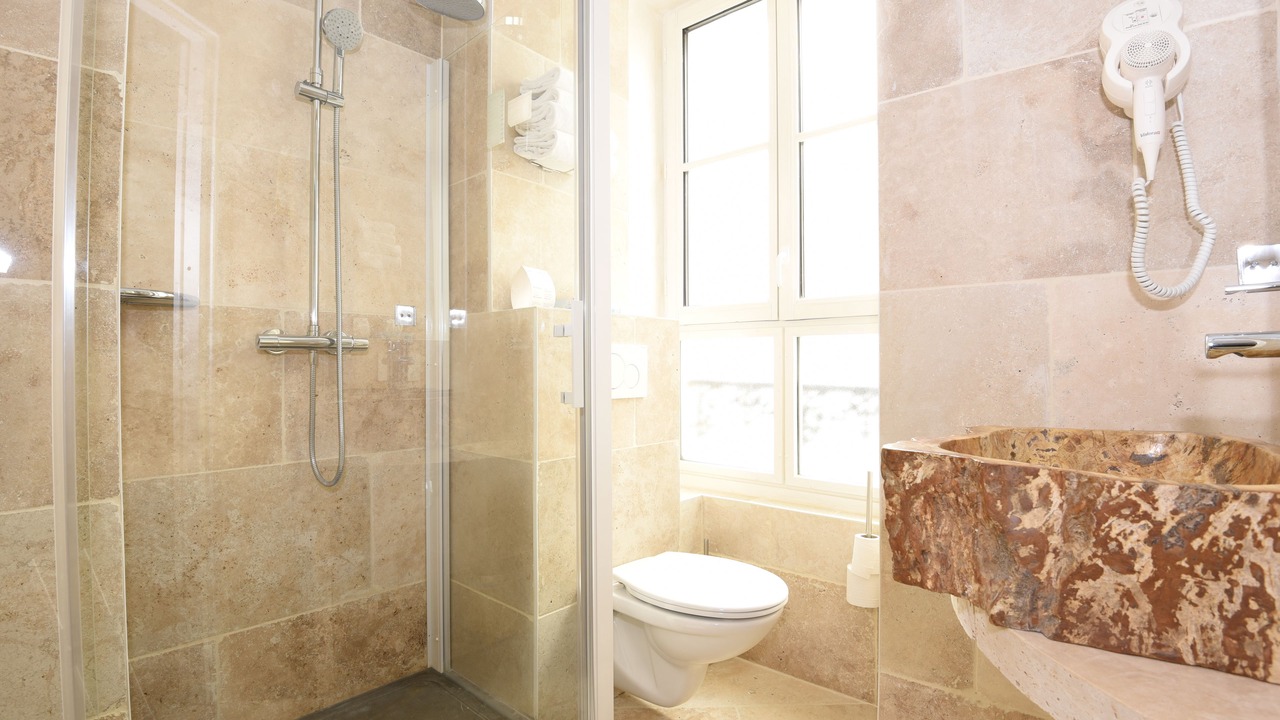 Photo of Bathroom in 7th Arrondissement