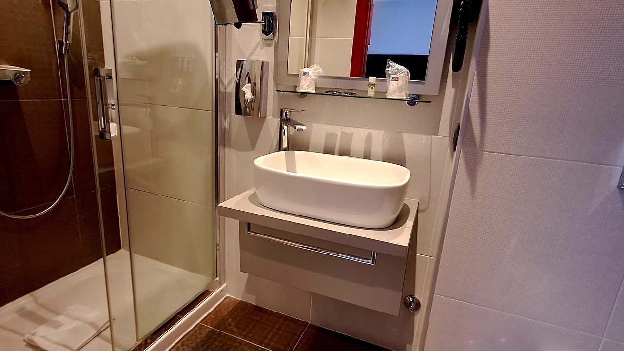 Photo of Bathroom in Jules Ferry - Recamier