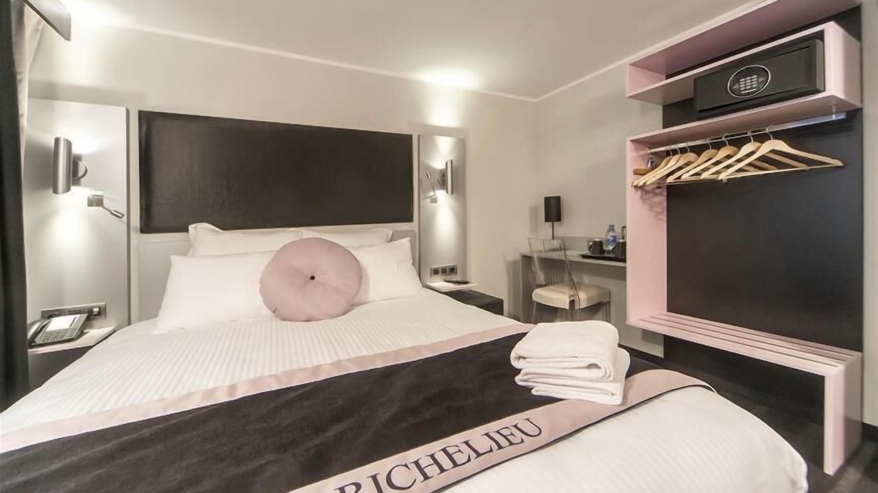 Photo of Bedroom in Jules Ferry - Recamier