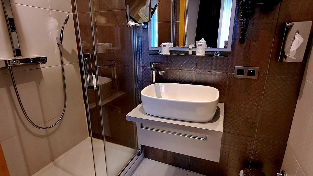 Photo of Bathroom in Jules Ferry - Recamier