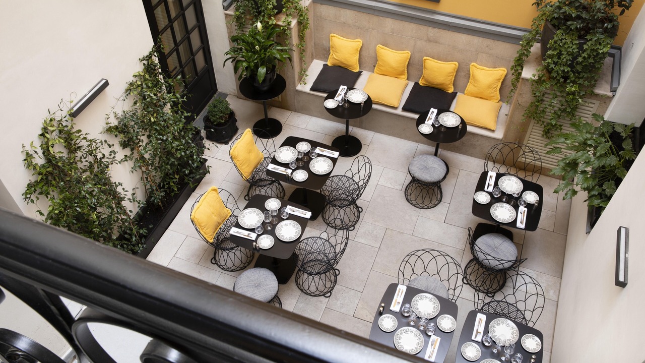 Photo of Outdoor in Champs-Elysees