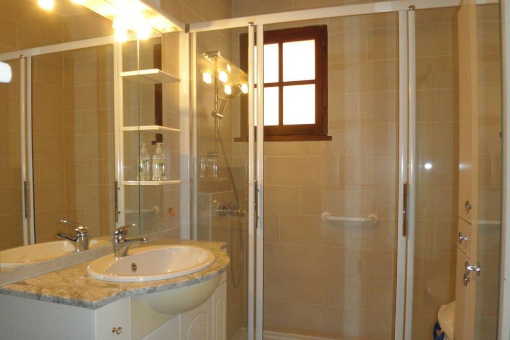 Photo of Bathroom in Boulouris-sur-Mer