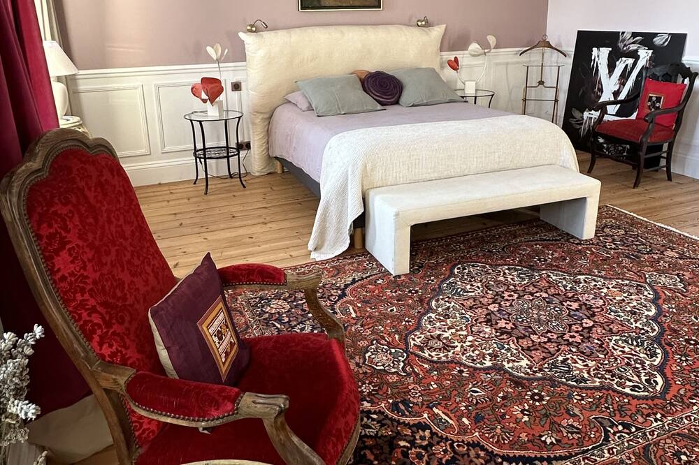Photo of Bedroom in Saint-Estephe