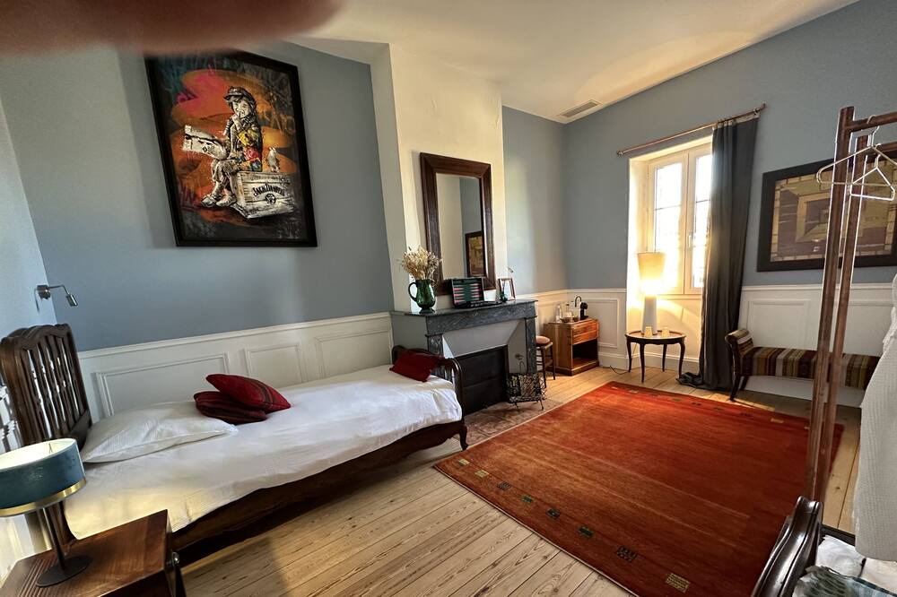 Photo of Bedroom in Saint-Estephe