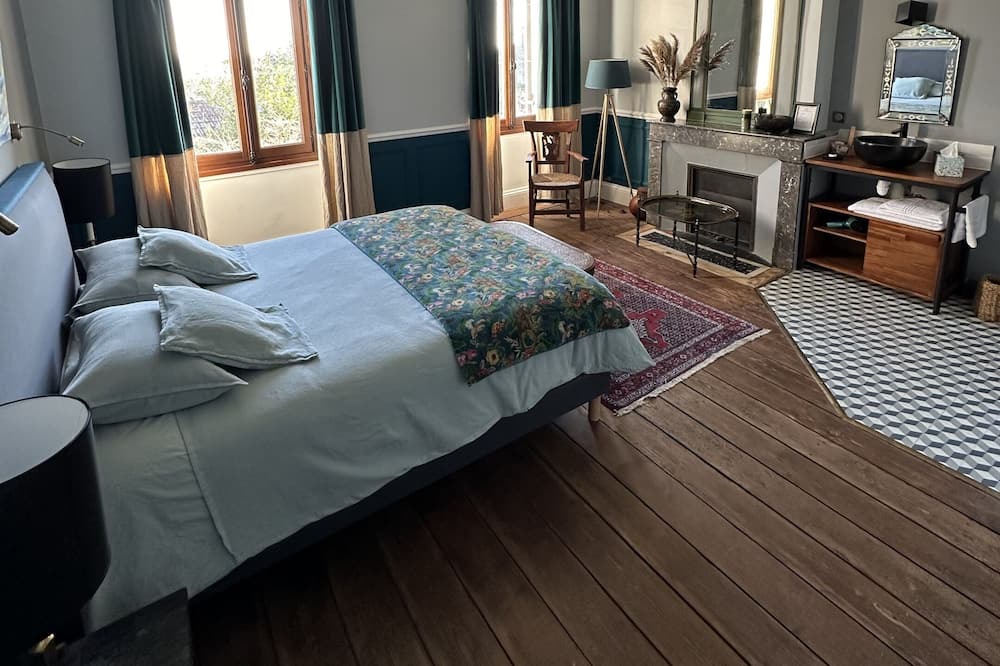 Photo of Bedroom in Saint-Estephe