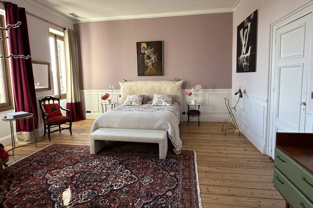 Photo of Bedroom in Saint-Estephe