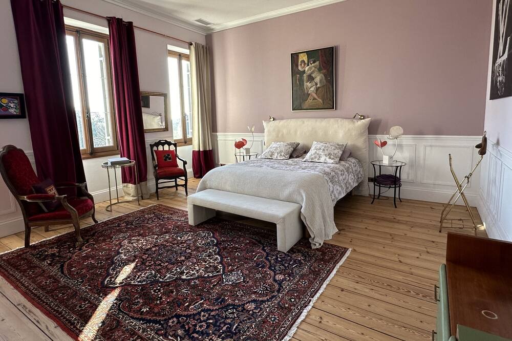 Photo of Bedroom in Saint-Estephe