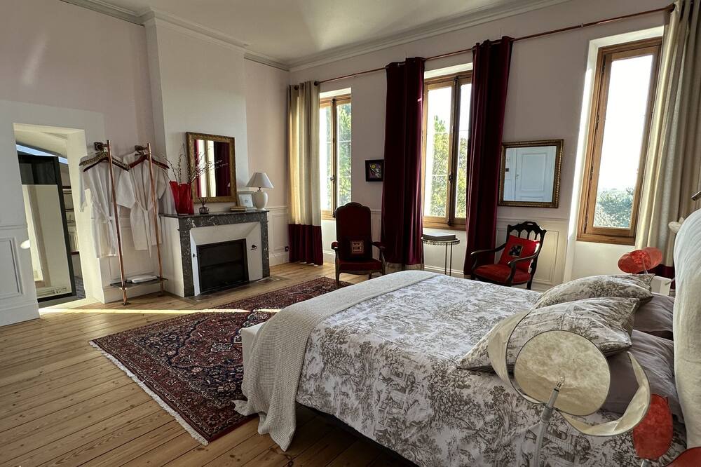 Photo of Bedroom in Saint-Estephe