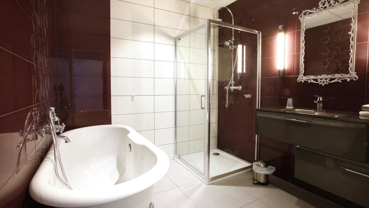 Photo of Bathroom in Oeyreluy