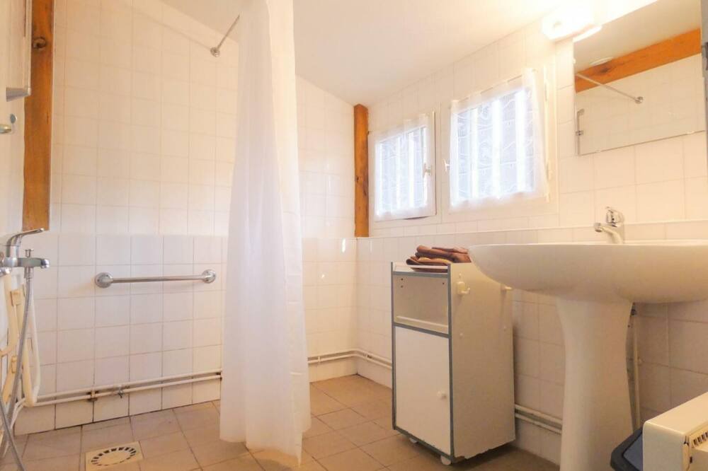 Photo of Bathroom in Callen