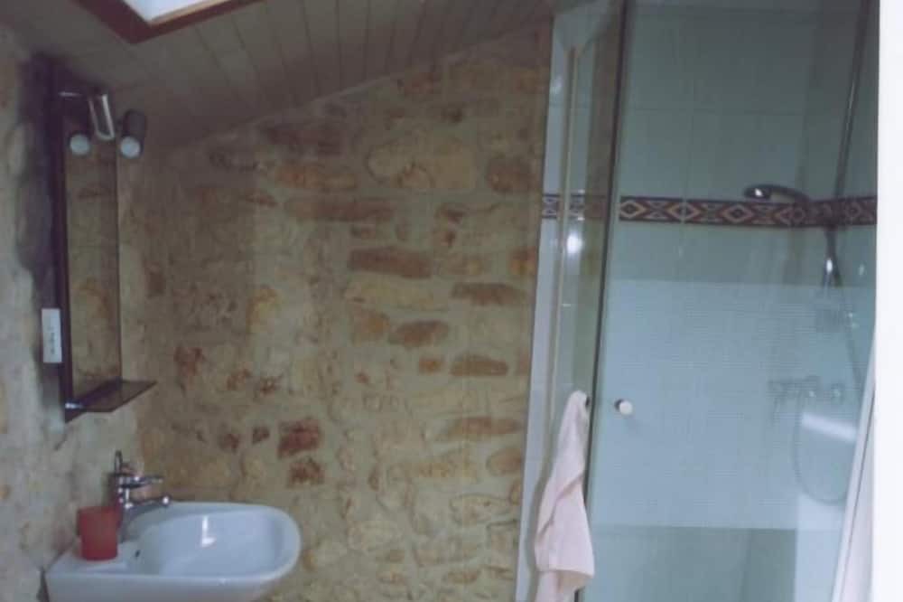 Photo of Bathroom in Queyrac