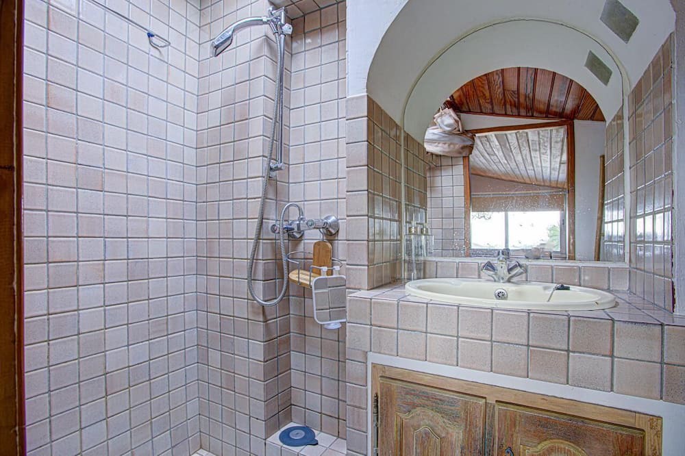 Photo of Bathroom in Rigarda