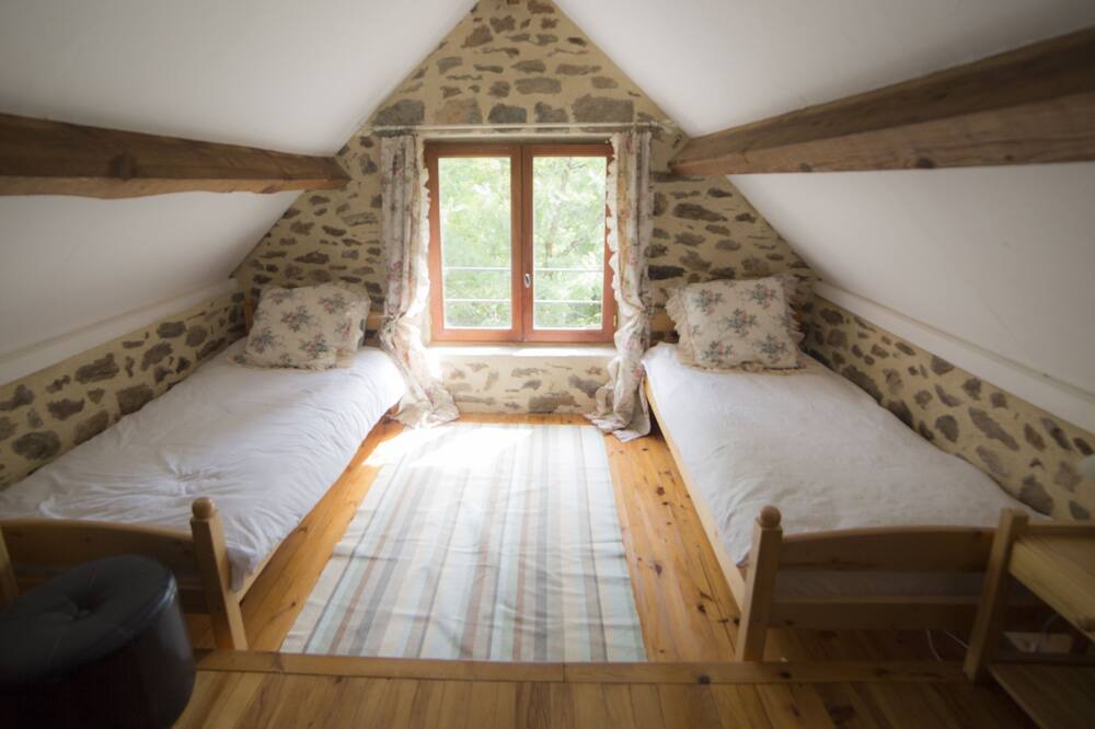 Photo of Bedroom in Bor-et-Bar