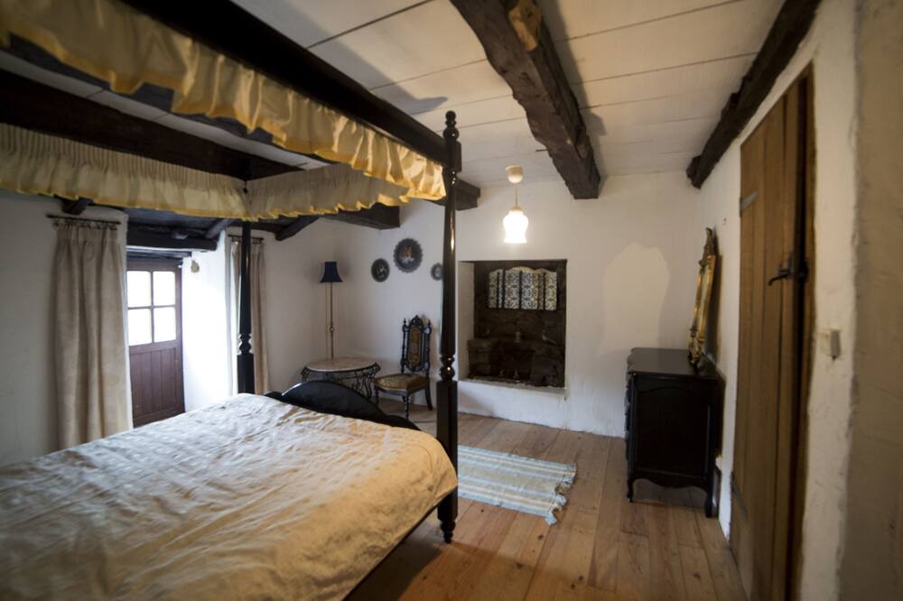 Photo of Bedroom in Bor-et-Bar