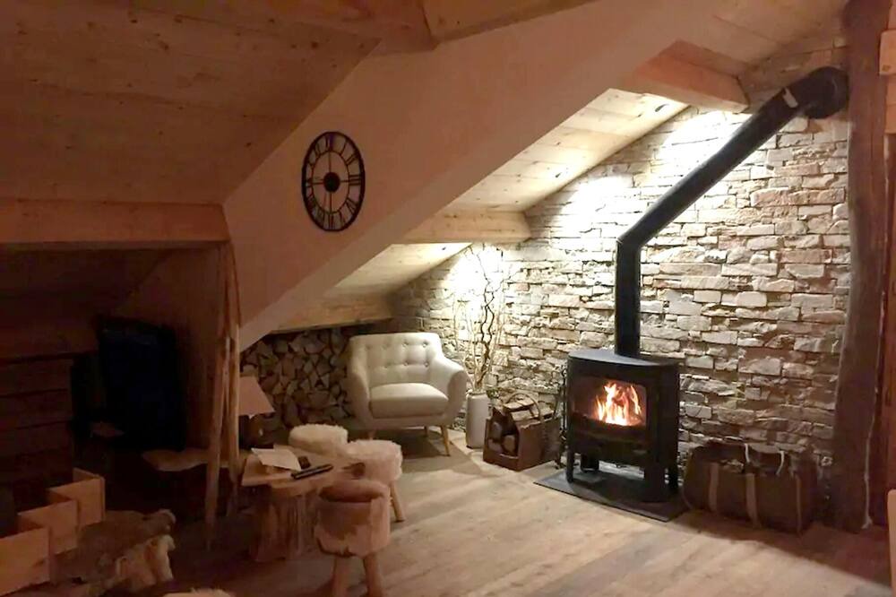 Photo of Livingroom in Peone
