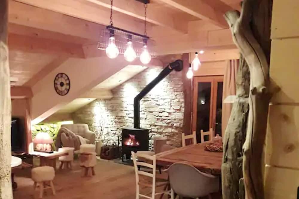 Photo of Livingroom in Peone