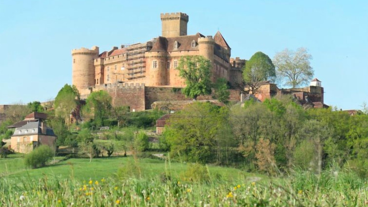Photo of Buildings in Teyssieu