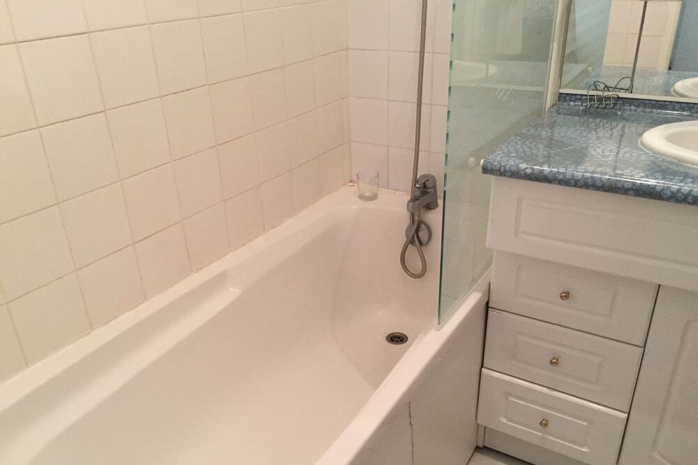 Photo of Bathroom in Le Port