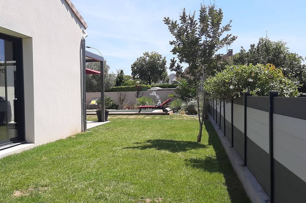 Photo of Others in Valence