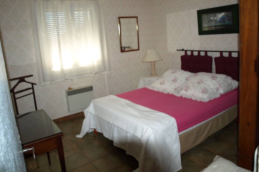 Photo of Bedroom in Generac