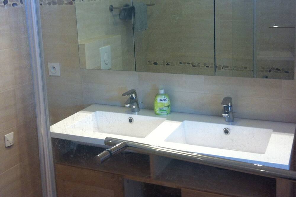 Photo of Bathroom in Les Adrets-de-l'Esterel
