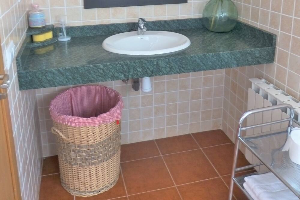 Photo of Bathroom in Alcover