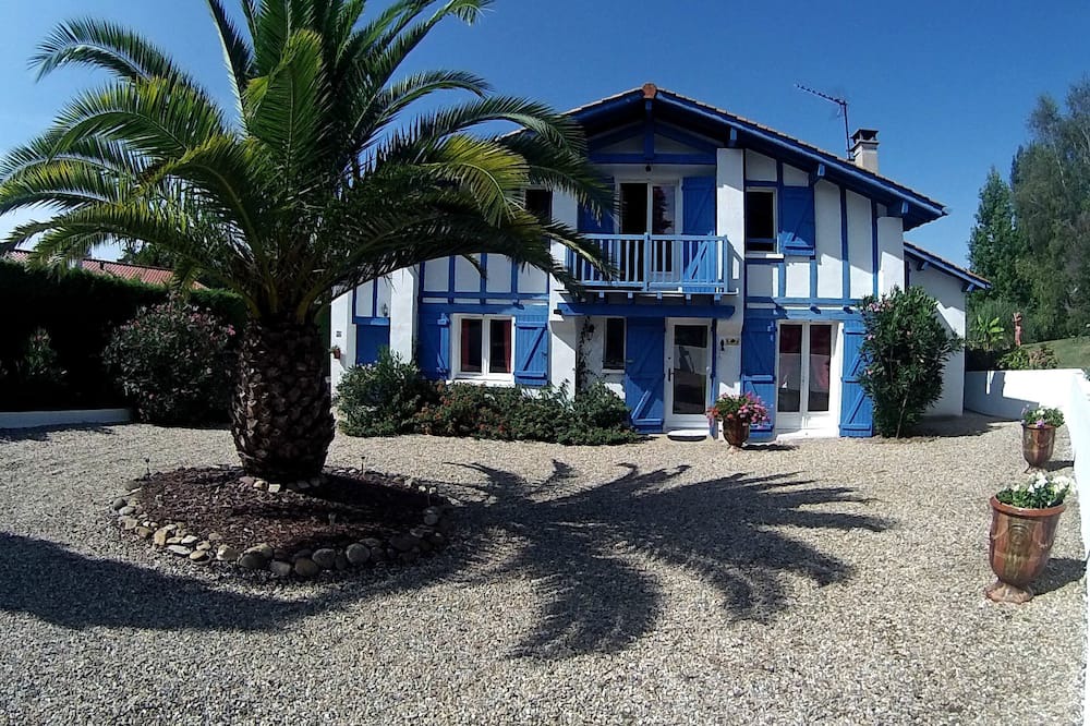Photo of Outdoor in Villefranque