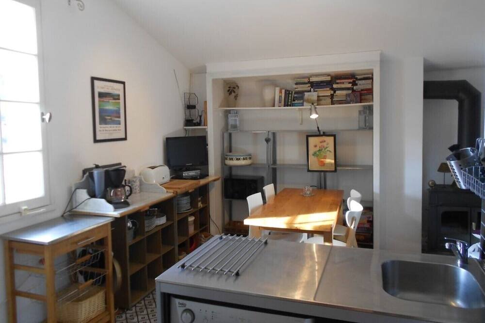 Photo of Kitchen in Saint-Ferreol-Trente-Pas