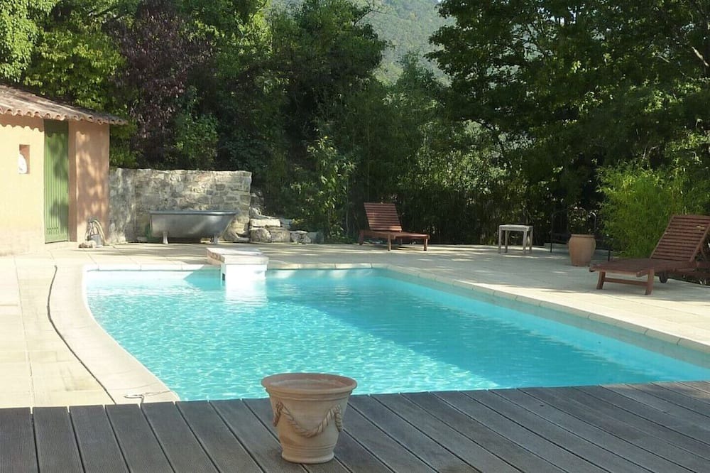 Photo of Outdoor in Saint-Ferreol-Trente-Pas