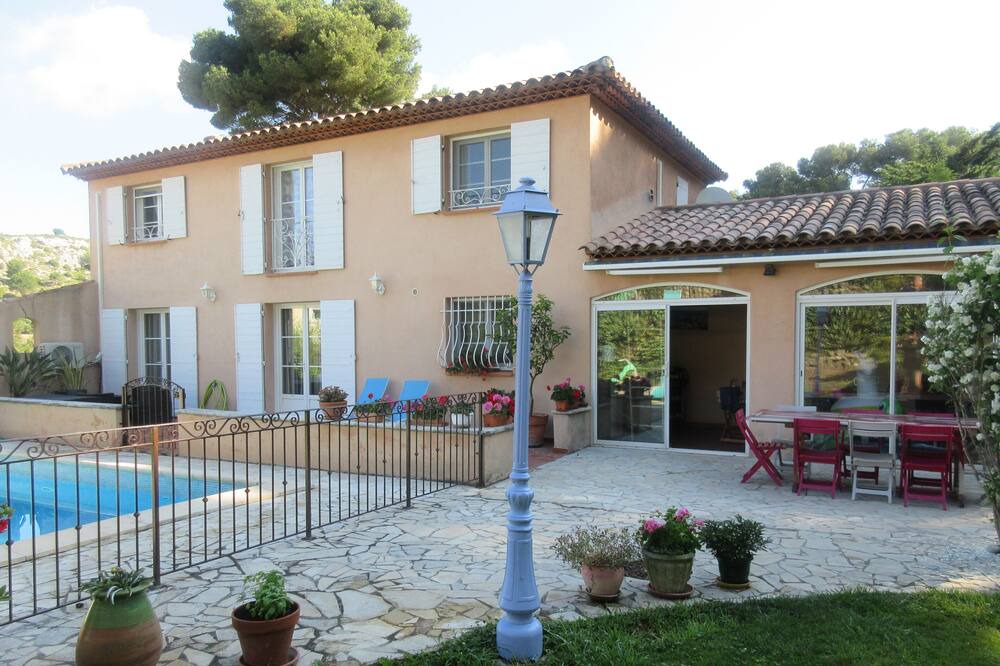 Photo of Outdoor in Ensues-la-Redonne
