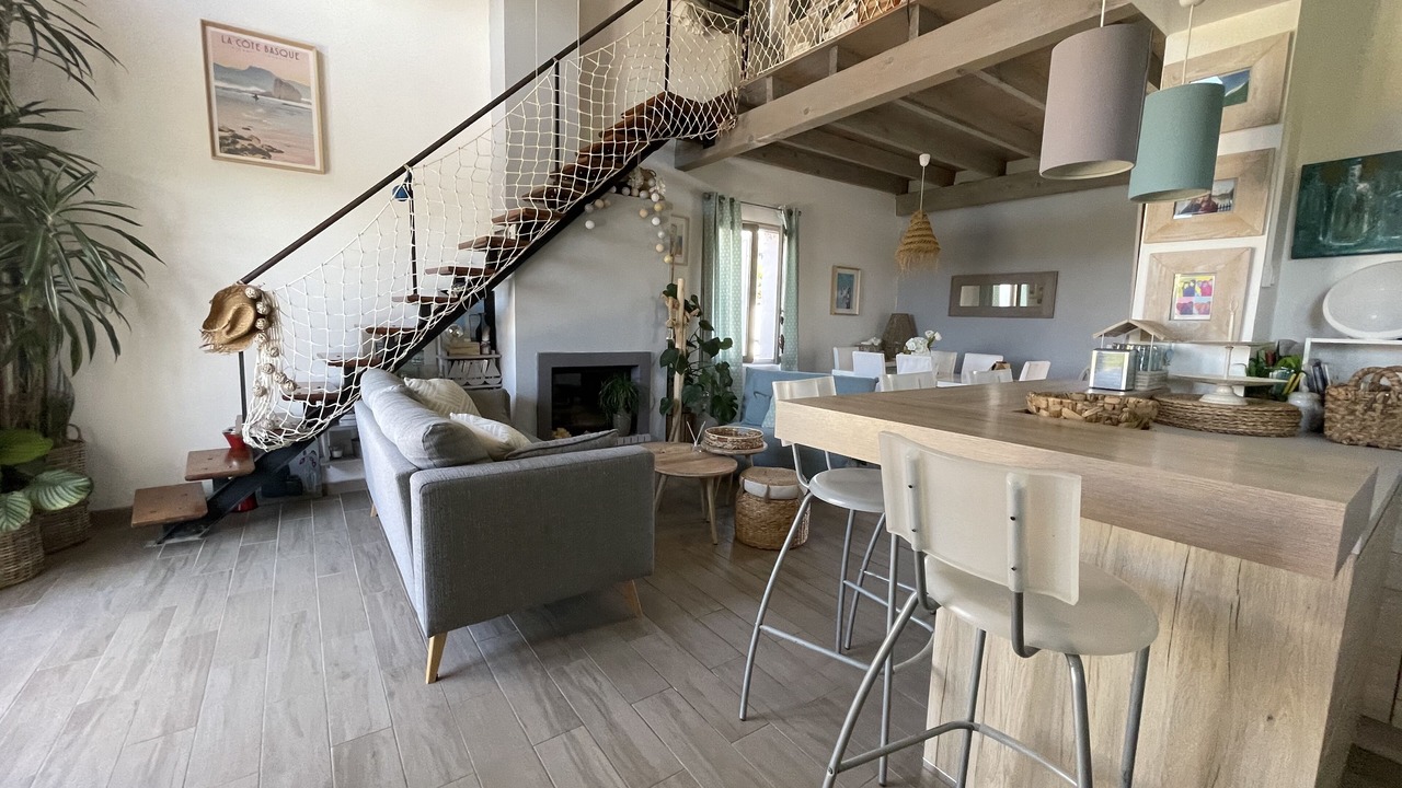 Photo of Kitchen in Ensues-la-Redonne