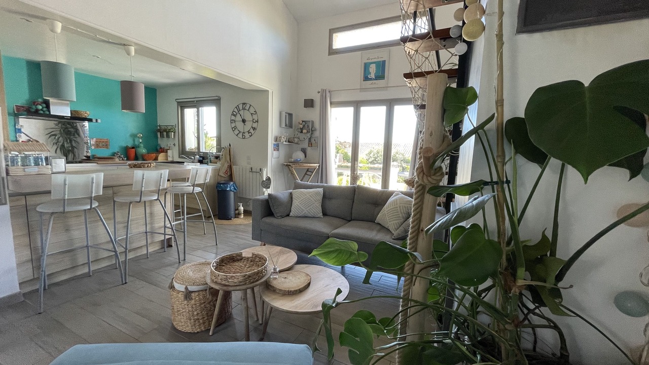 Photo of Livingroom in Ensues-la-Redonne