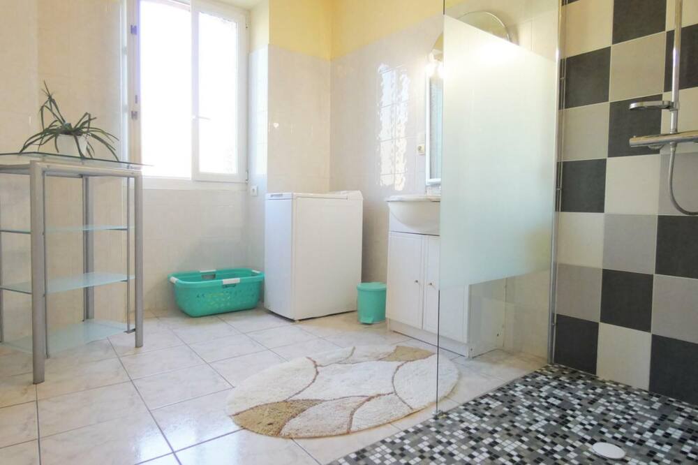 Photo of Bathroom in Saint-Martin-de-Seignanx
