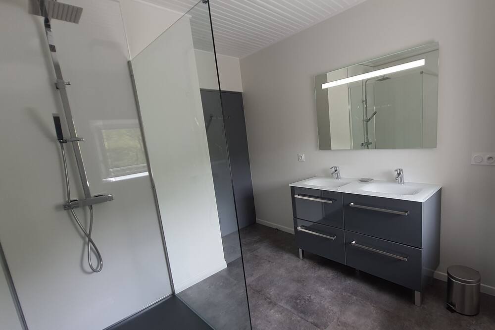 Photo of Bathroom in Saint-Flour